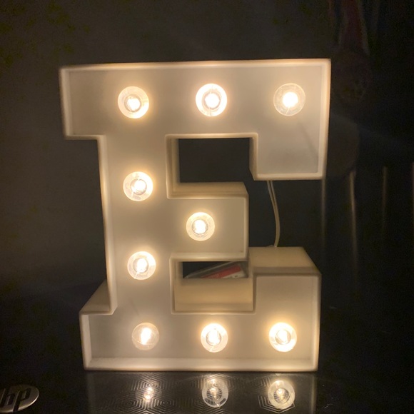 idk Other - Letter E Light